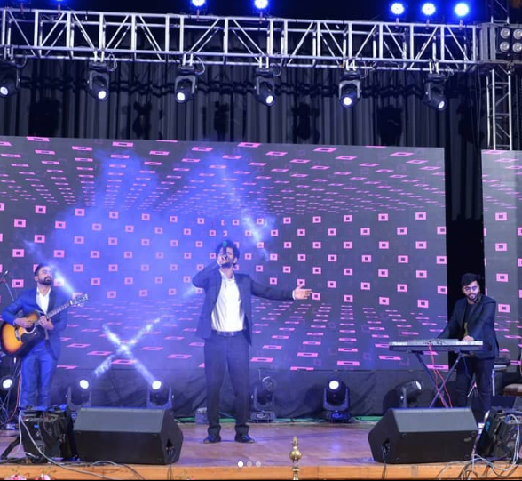 Performance photo 3